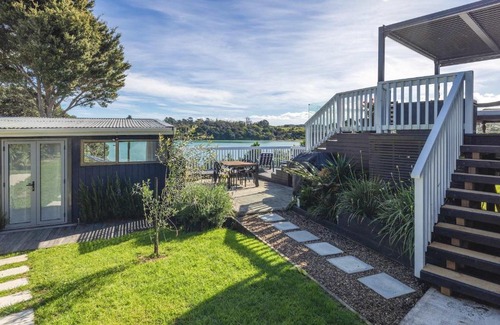 Surfdale House | Shelly Beach Escape Sea Views & Sauna