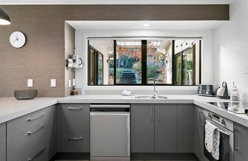 Waipahihi House | Shepherds Retreat - spacious comfort & serenity. Ideal for families or groups
