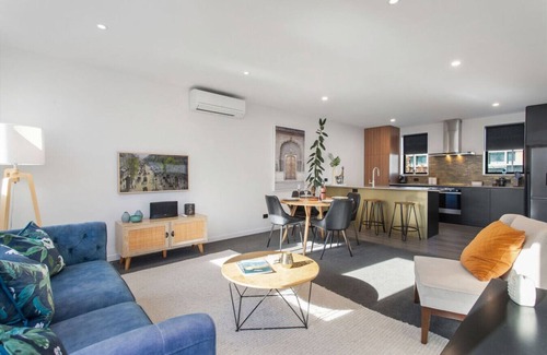 Christchurch City Centre Apartment | Simply The Best CBD 3 Mins Plus Garage