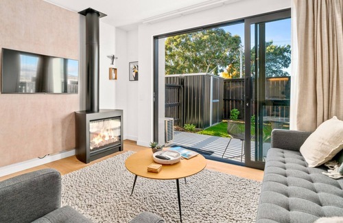 Albert Town Cottage | SINGLE MALT - WANAKA HOLIDAY HOME, family friendly in Wanaka