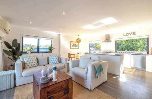 Surfdale House | Skomer House | Stay Waiheke