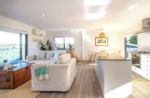 Surfdale House | Skomer House | Stay Waiheke