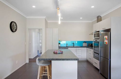 Waihi Beach House | Sky Blue Retreat - Waihi Beach Holiday Home