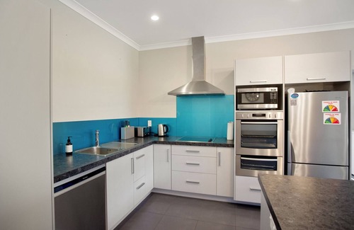 Waihi Beach House | Sky Blue Retreat - Waihi Beach Holiday Home