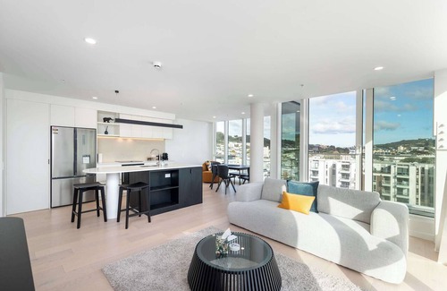 Te Aro Apartment | Skyline 2BR | Pool + Gym | Central Te Aro HydeLane
