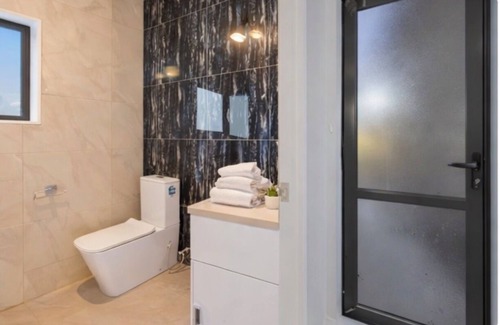 Papatoetoe Bed & Breakfast | SkyStop Auckland Stylish Living