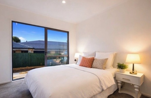 Papatoetoe Bed & Breakfast | SkyStop Auckland Stylish Living