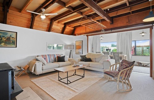 Fairlie House | Snow Chalet - Fairlie Holiday Home