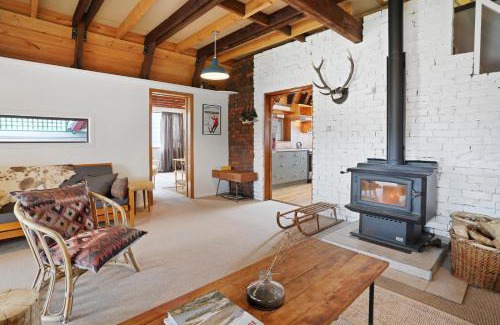 Fairlie House | Snow Chalet - Fairlie Holiday Home