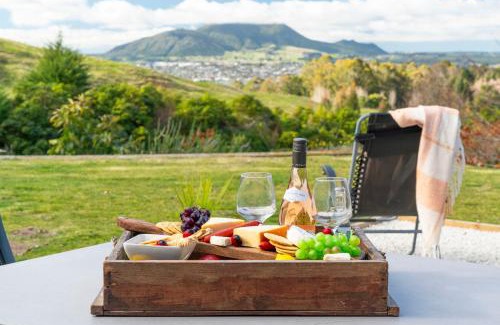 Acacia Bay House | Soak & Stay Acacia Bay - spa, pet, family friendly