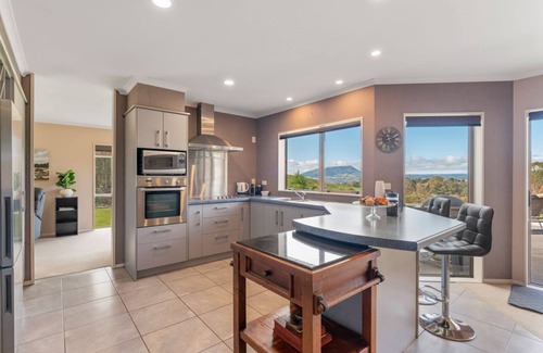 Acacia Bay House | Soak & Stay Acacia Bay - Taupo