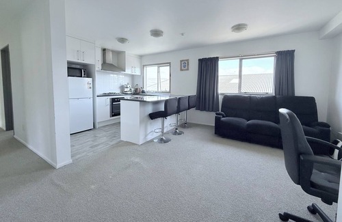Saint Johns Apartment | Solo/Couples/Groups 1-10 persons, 4 bedrooms, 1.5bath, 2 parks - full apartment