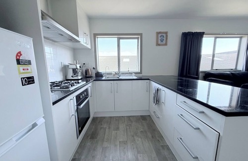 Saint Johns Apartment | Solo/Couples/Groups 1-10 persons, 4 bedrooms, 1.5bath, 2 parks - full apartment