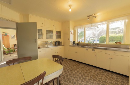 South Bay House | South Bay | Classic Kiwi Bach | Close to Beach - KK48126