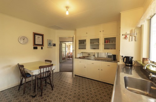 South Bay House | South Bay | Classic Kiwi Bach | Close to Beach - KK48126