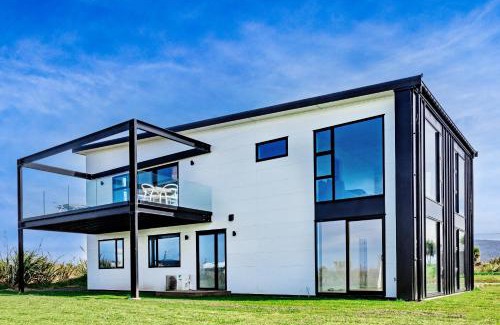 Colac Bay House | Southern Breeze - Colac Bay Beach House