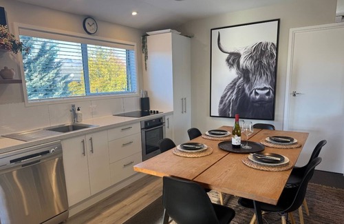 Twizel House | Southern Comfort in Twizel. Free WIFI, Fire, Walk to Town