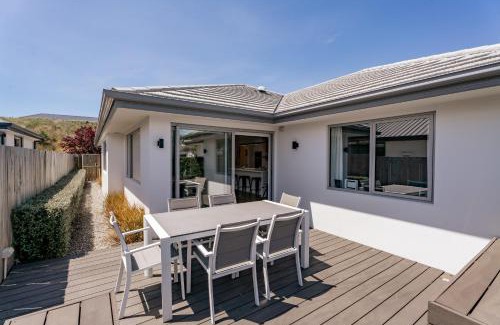 Lower Shotover House | Southern Lakes Escape - Queenstown Holiday home