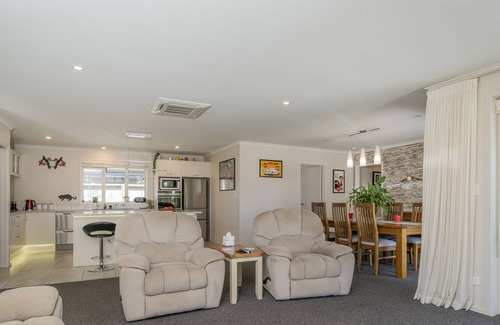 Whangamata House | Spa and Soleil - Whangamata Holiday Home