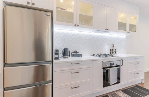 Martinborough House | Spa on Broadway - 3 Bedroom house one block from the Square