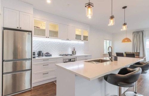 Martinborough House | Spa on Broadway - 3 Bedroom house one block from the Square