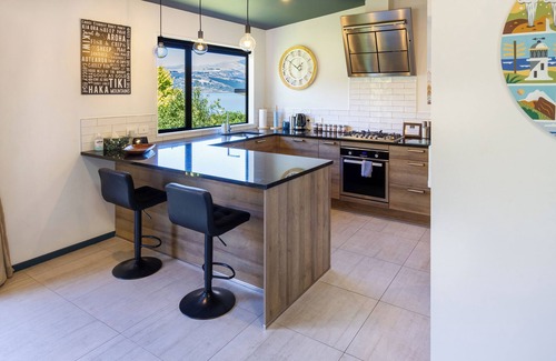 Christchurch District House | Spa Pool, Sea and Stunning Views | Cass Bay Escape