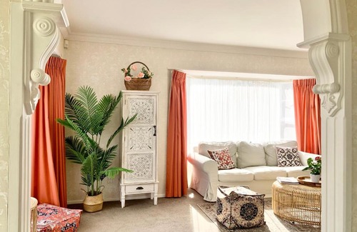 Hamilton Villa | Spacious 200sqm 3BR House in Chartwell for 7, 2 Baths, Ideal for Family and Business
