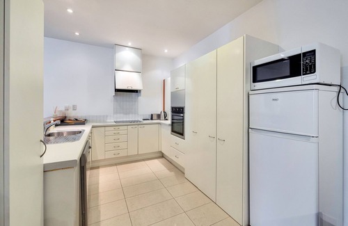 Newmarket Apartment | Spacious 2BR Near Westfield Newmarket