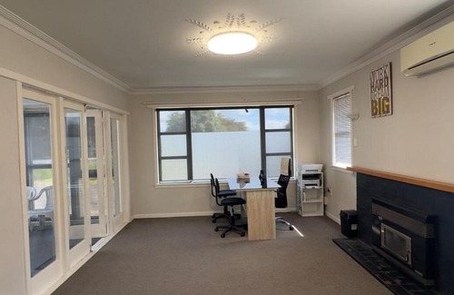 Tauranga House | Spacious 3BR Entire Home, Free Parking Sleeps 6
