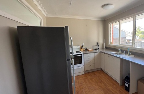 Tauranga House | Spacious 3BR Entire Home, Free Parking Sleeps 6