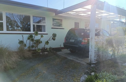 Riwaka House | Spacious 4-bedroom, dog friendly family home in Brooklyn.