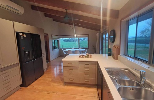 Ngahinapouri House | Spacious 5 Bedroom House in Ngāhinapōuri Family Retreat
