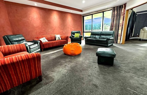 Halswell House | Spacious 5BR Family Escape on Busch Lane
