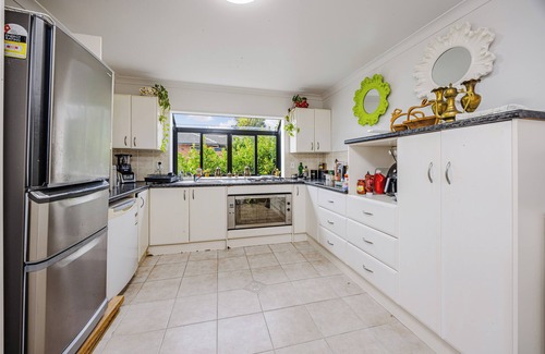 Goodwood Heights House | Spacious 5BR Holiday Home Near Manukau