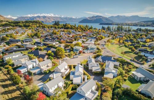 Wanaka House | Spacious and Private Wanaka Home in a great location!