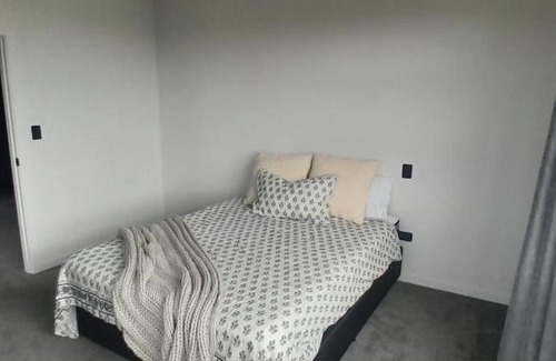 Gore House | Spacious and Sunny on Robertson Street