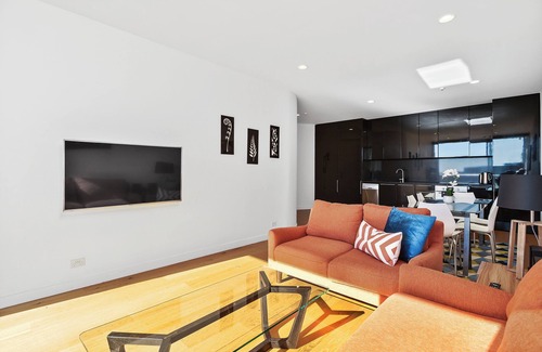 Auckland Central Business District Apartment | Spacious Apartment next to Victoria Park with Aircon and Carpark