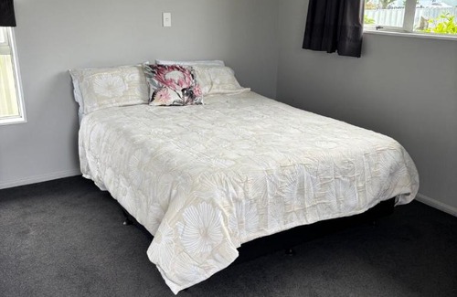 Westport House | Spacious beachside family home Carters Beach