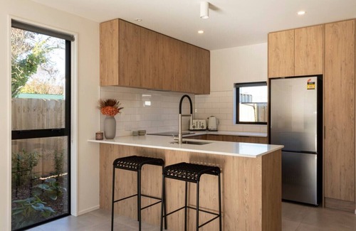 Linwood Villa | Spacious Central Townhouse – Perfect for All