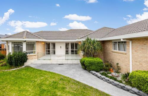 Papakura House | Spacious Holiday Home in a Superb Location