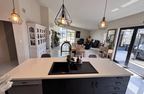 Ohope House | Spacious Home with Spa Sleeps - 12 in Ōhope. 2min walk to Harbour, 5min to Beach