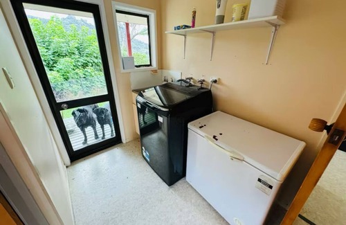 Whangarei Heads House | Spacious Kiwi bach with harbour views