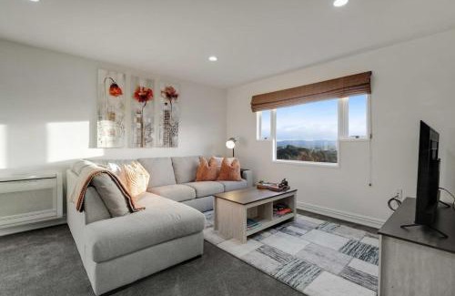 Mount Eden House | Spacious Mt Eden Oasis - Views, Parking, Air-Con