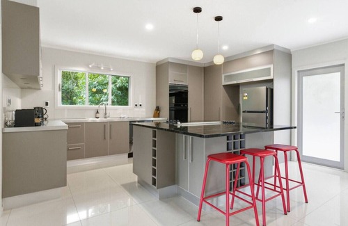 Birkenhead House | Spacious 4BR Birkenhead Retreat | 3 Living Areas