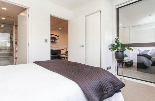 Auckland Apartment | Spacious one bedroom apartment in Newmarket