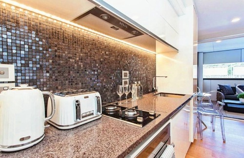 Epsom Apartment | Spacious One Bedroom in Newmarket