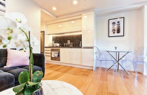 Epsom Apartment | Spacious One Bedroom in Newmarket