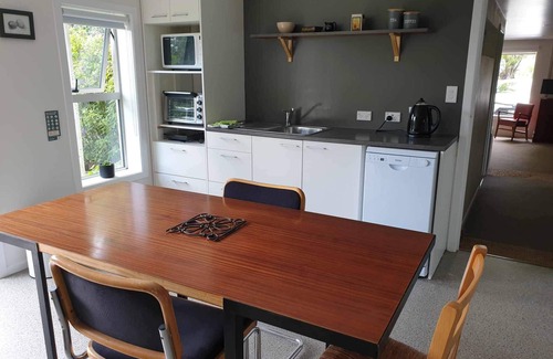 Glendowie Apartment | Spacious, peaceful garden apartment