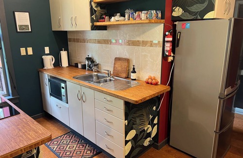 Otaki Cottage | Spacious Retreat with Hot Tub. Great for families!