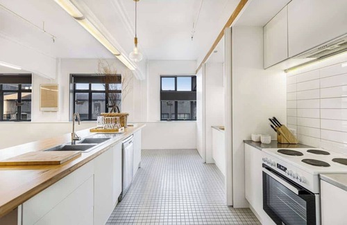 Newton Apartment | Spacious room in the heart of K Road Zodiak Stays